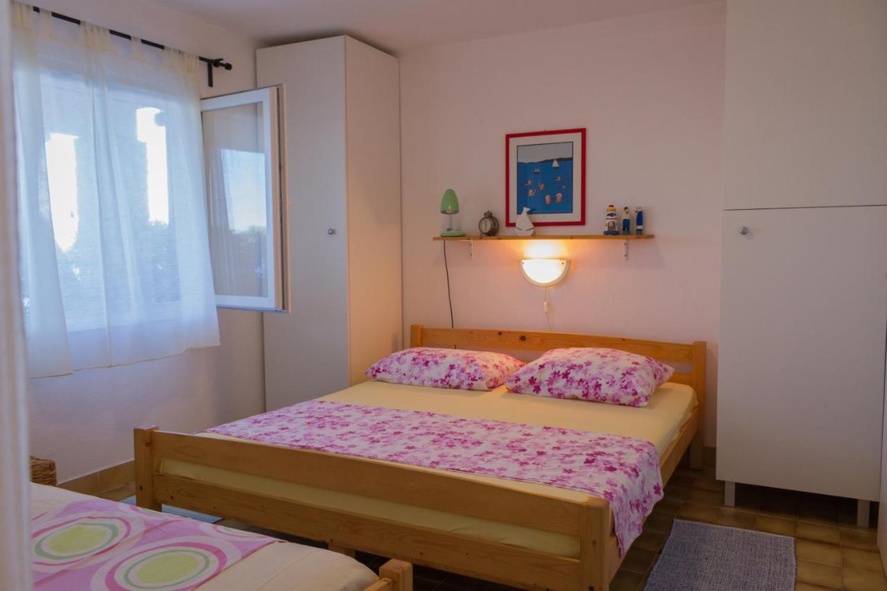 Apartments By The Sea Stomorska, Solta - 5190 Екстериор снимка